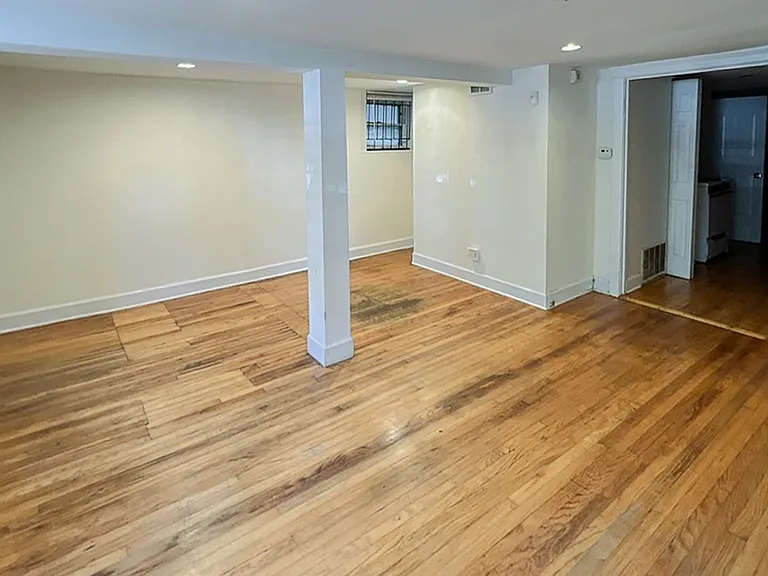 3309 N Southport Ave — Photo 11