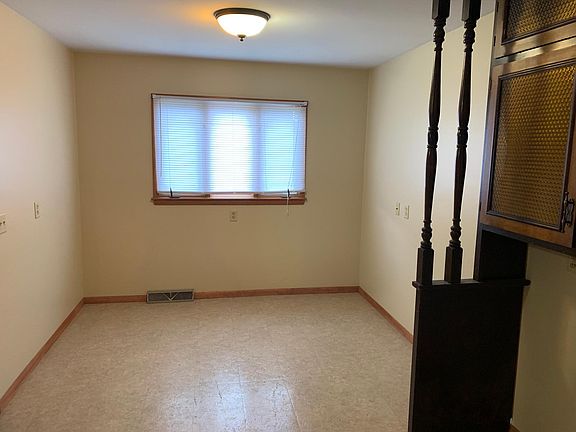 4th image of 1325 E Linden Ave