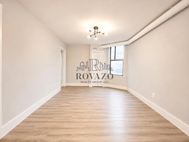 141 Park Ave — Photo 3