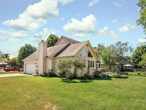 3rd image of 1101 Averill Dr