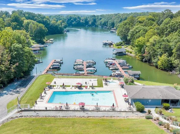 1085 Bluewater Dr Unit 115, Moneta, VA 24121
