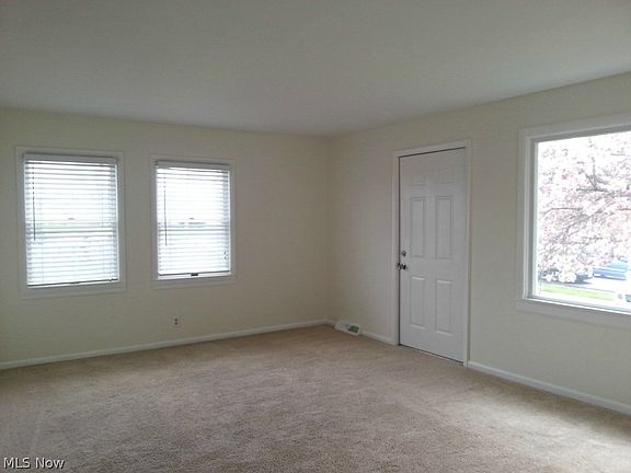 4th image of 17934 Adams Dr