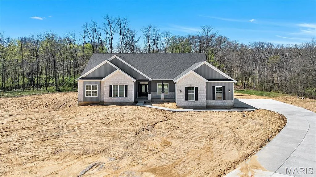 300 Schaper Estates Xing photo 1