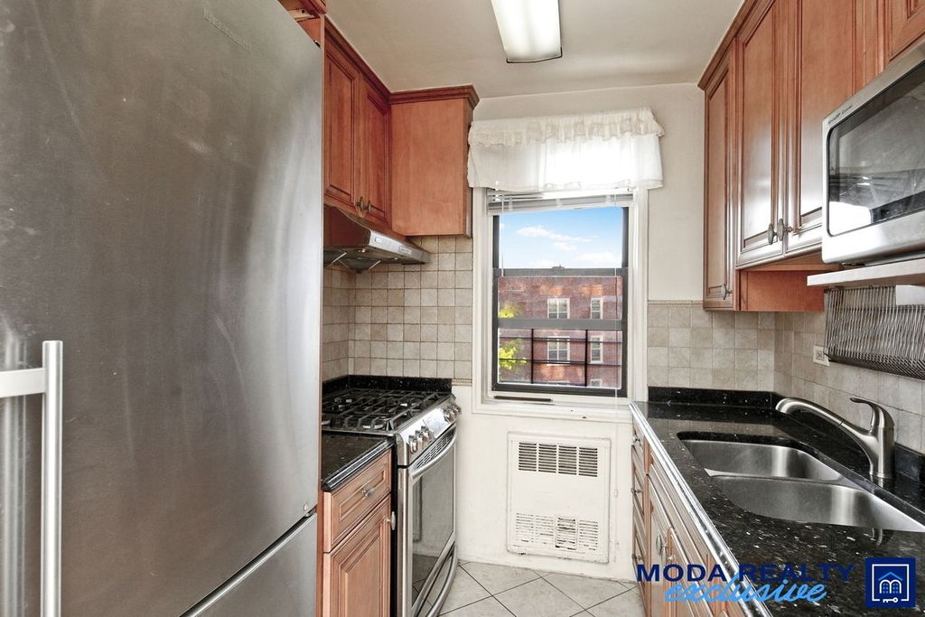 4 Bed 2 Bath Property, New York • 1,600 Sq Ft