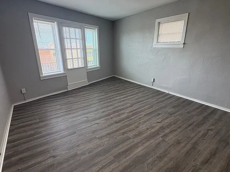 3954 S Grand Blvd — Photo 2