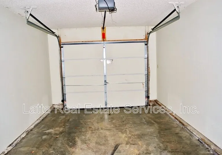2115 Highridge Dr #C — Photo 13