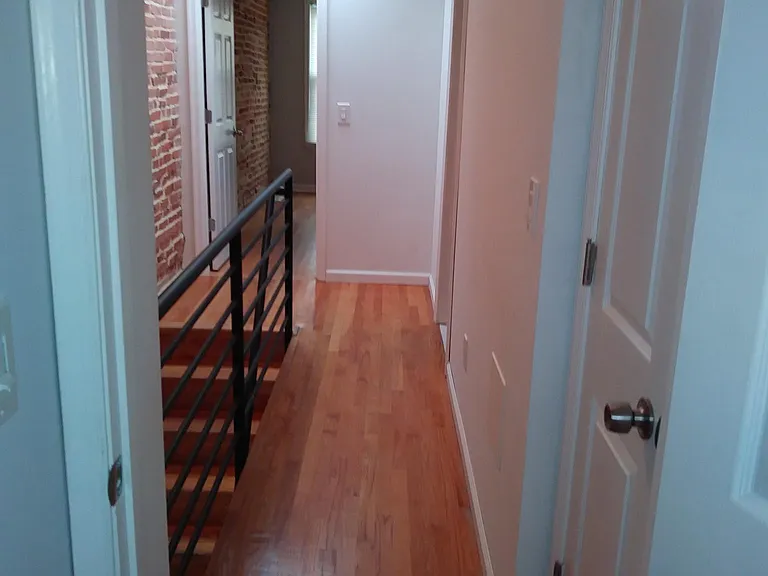 1118 Sargeant St — Photo 5