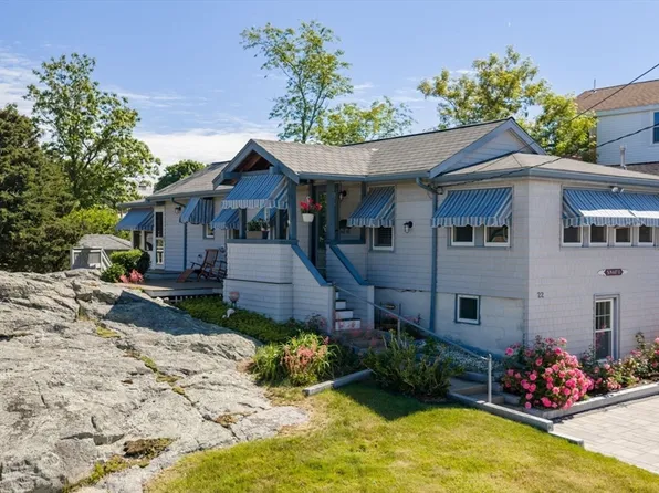 22 Wyola Rd, Hull, MA 02045