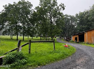 781 Bear Crossing Dr, Williamsburg, PA 16693