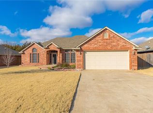 1251 Douglas Cir, Noble, OK 73068