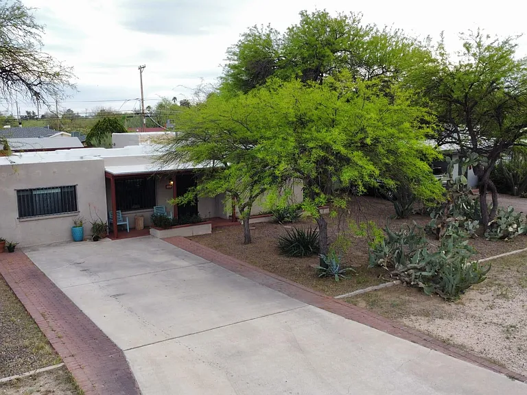 2842 E Blacklidge Dr — Photo 32