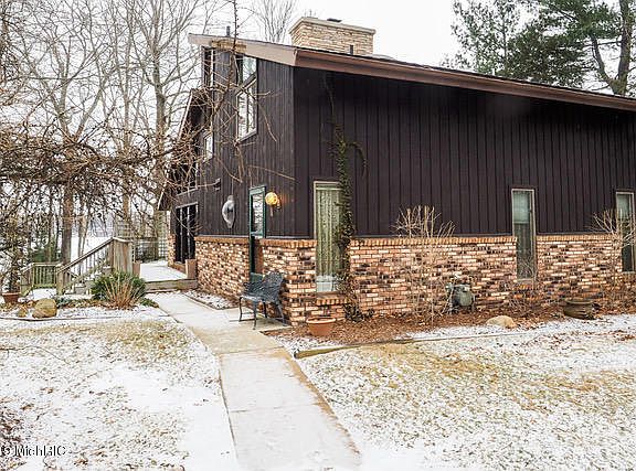 2nd image of 31617 Evergreen St