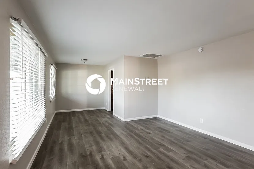 3427 W Montecito Ave — Photo 4