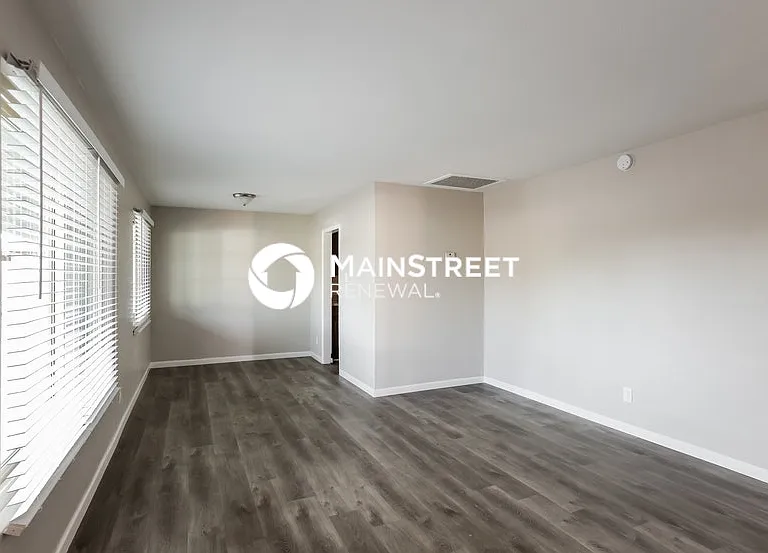 3427 W Montecito Ave — Photo 5