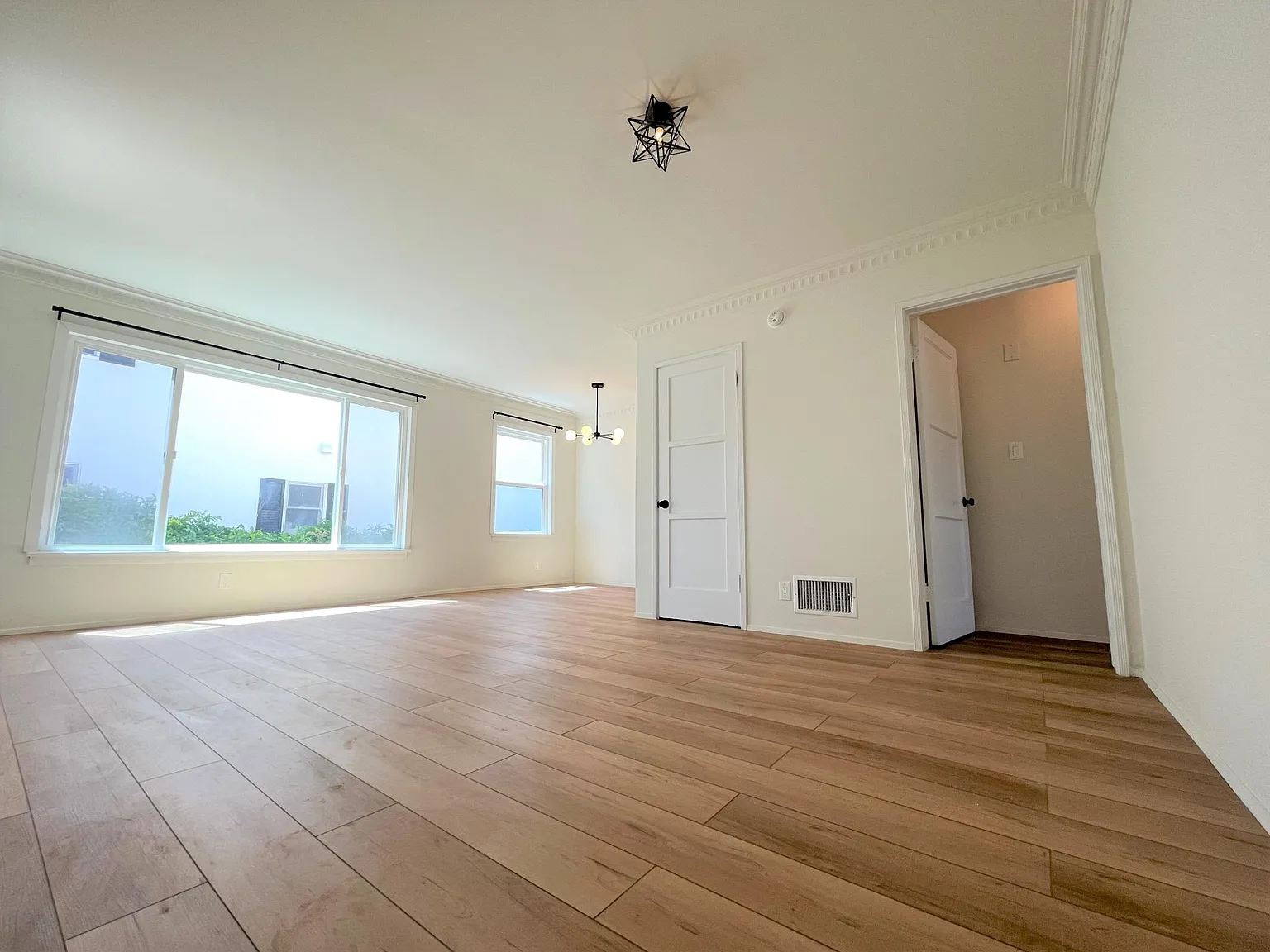 2 bed, 1000 sqft, $3,575 — Photo 4