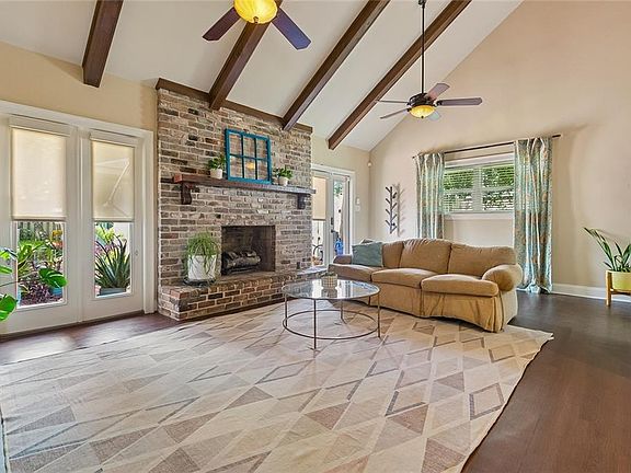 4th image of 3639 Pin Oak Ave