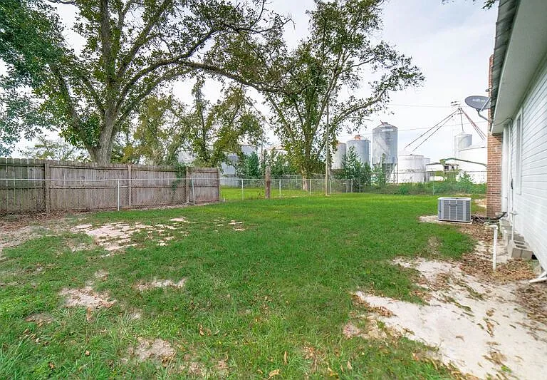 518 Railroad St — Photo 36