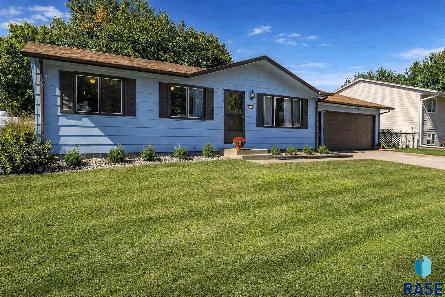 3 bed, 988 sqft, $1,650 — Photo 1