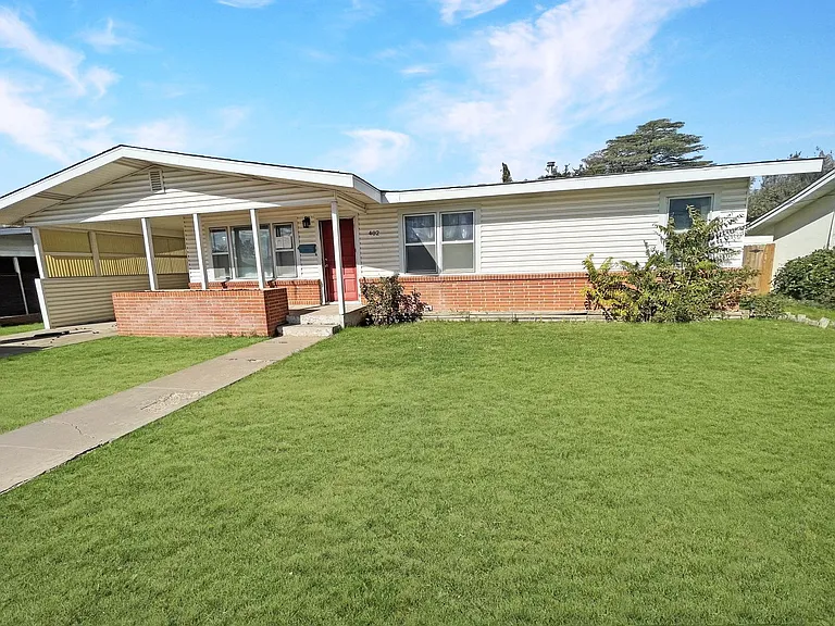 402 E Mesa Dr — Photo 1