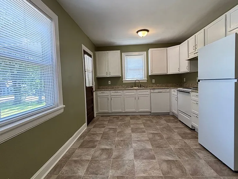 123 McGavock Pike — Photo 2