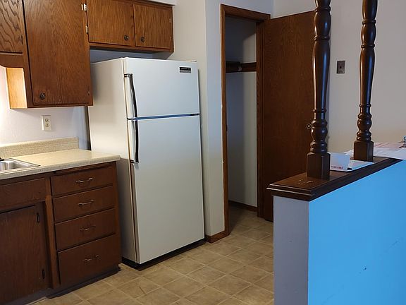 2nd image of 1526 Capitol Dr