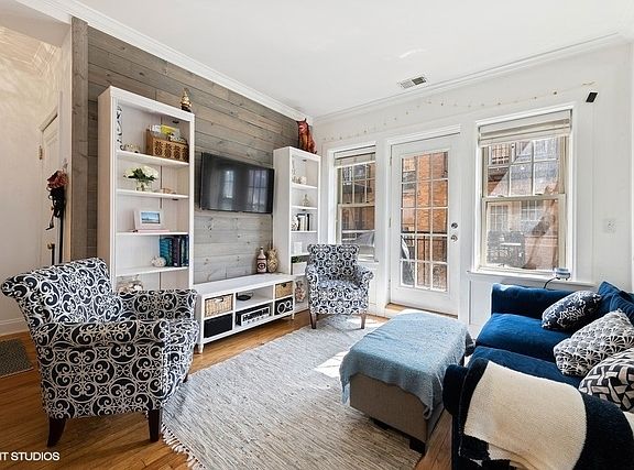 2nd image of 2243 N Lincoln Ave APT 2A