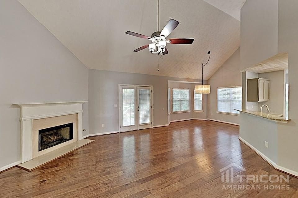 2nd image of 2842 Cressington Bnd NW