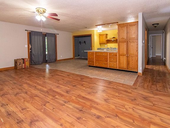 3rd image of 37 Iroquois Dr