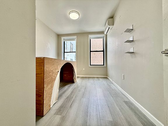 3rd image of 223 Kingston Ave #2R