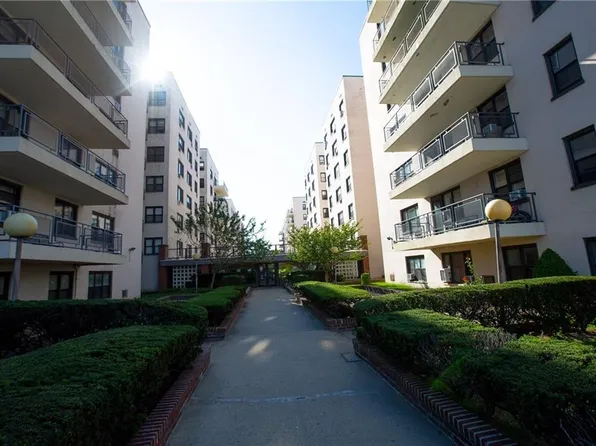 3090 Voorhies Avenue image 1 of 17