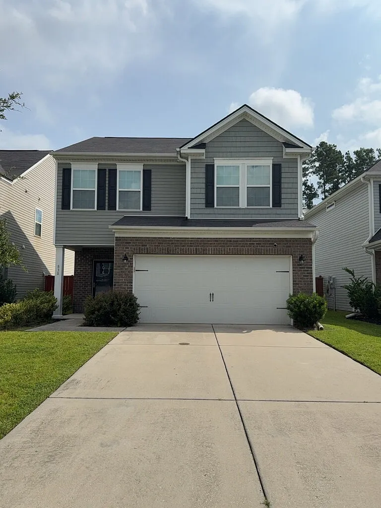 3 bed, 2.5 bath, 1816 sqft, $2,400 — Photo 1