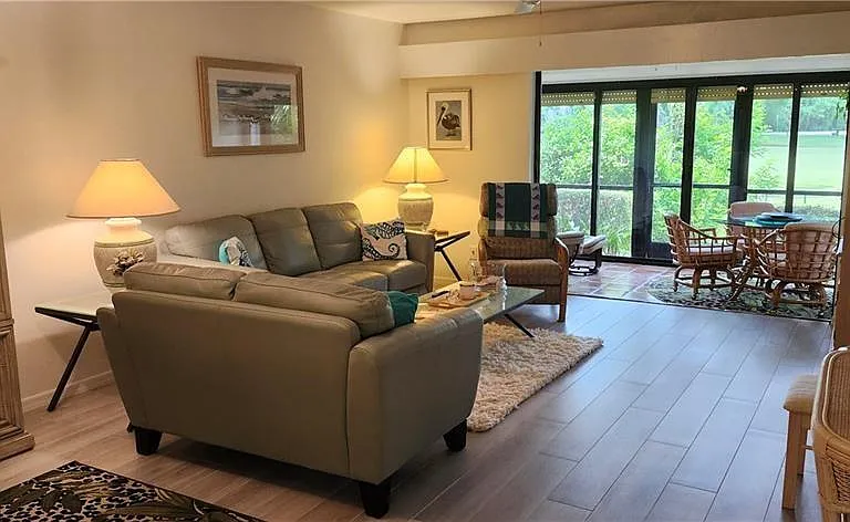 192 Fox Glen Dr #2 — Photo 4
