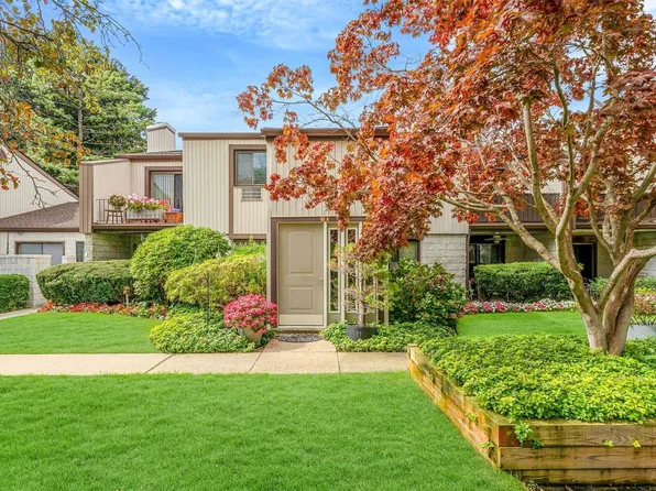 101 Richmond Boulevard #4A, Ronkonkoma, NY 11779