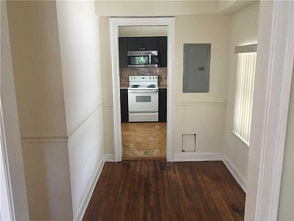 4th image of 550 NW 61st Ave
