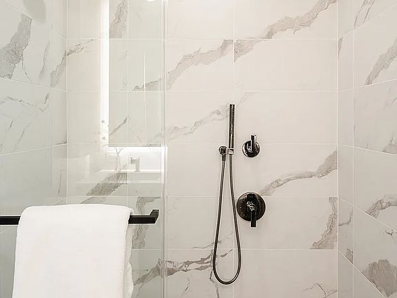 4th image of 606 W 30th St #45J