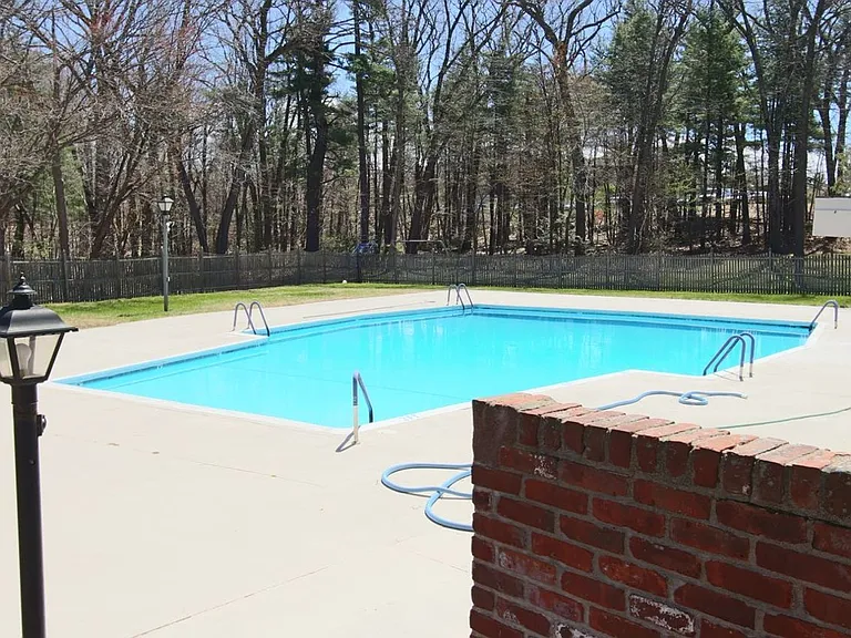 36 Williamsburg Dr — Photo 6