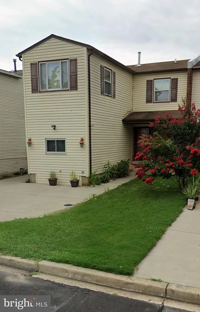 4326 Varnum Pl NE photo 1