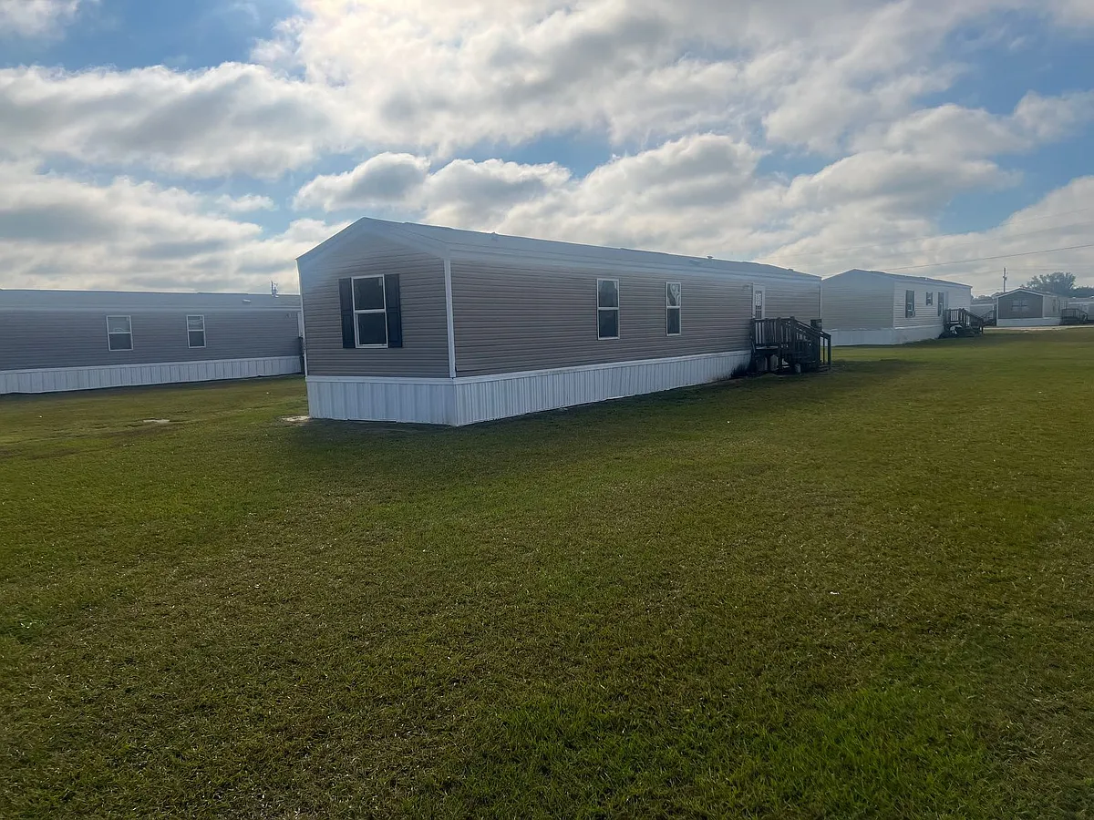 Building Photo - 1521 Bunnys Dr