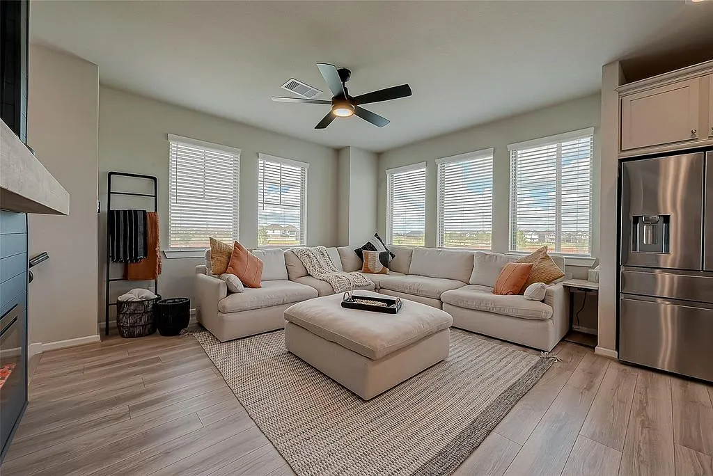 3 bed, 1809 sqft, $2,600 — Photo 4