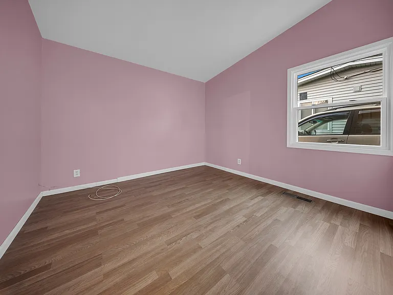870 Taylor Ave — Photo 4