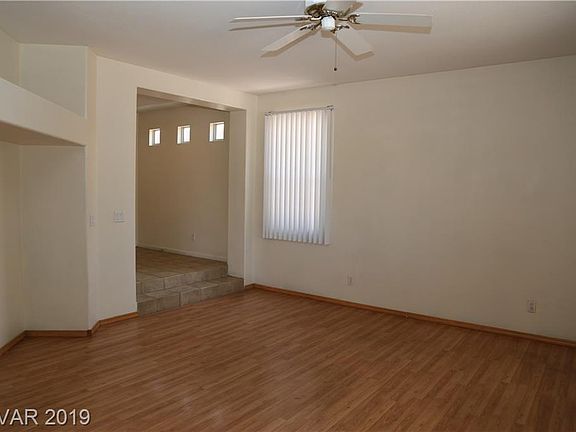 5th image of 1082 Sweeping Vine Ave