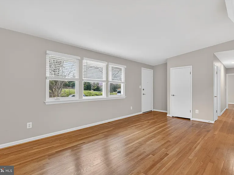 4625 Strathblane Pl — Photo 2
