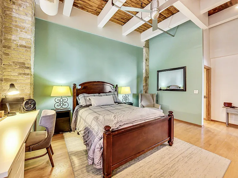 312 N May St #4K — Photo 8