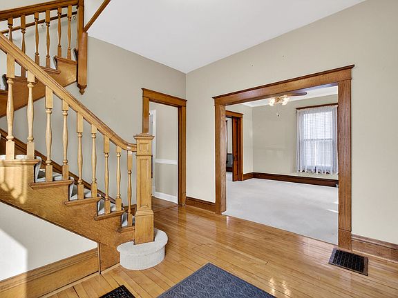 4th image of 220 E Dover Ct