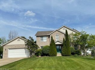 907 Carrie Ln, Brunswick, OH 44212