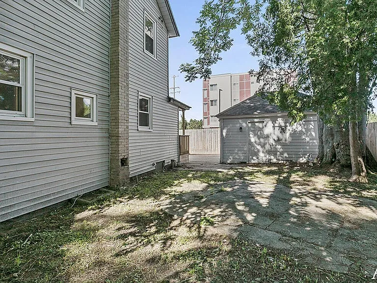 443 Hall St SE — Photo 17