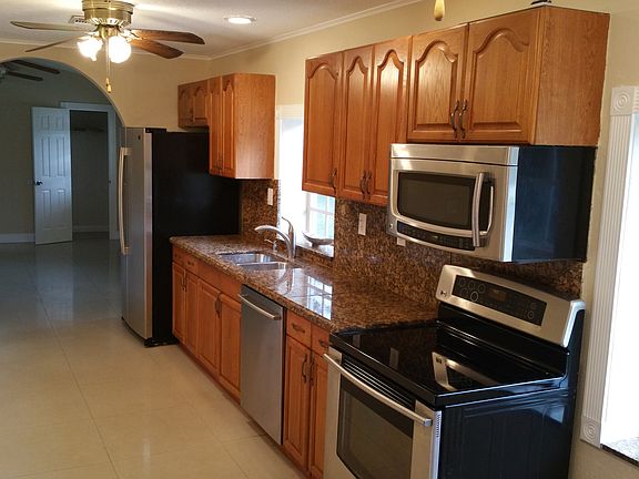 5th image of 17271 Valencia Blvd