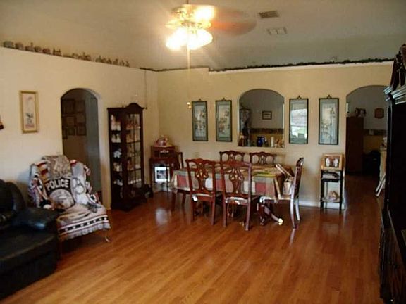 5th image of 2870 Windsor Heights St