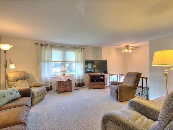 4th image of 100 Longdale Dr