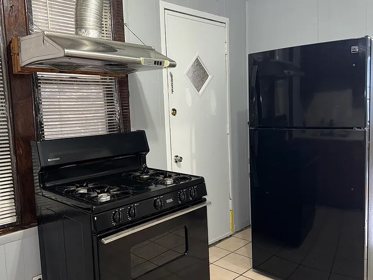 940 W 31st Pl #1R — Photo 9